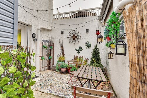 Centrally Located Philadelphia Townhome w/ Patio!