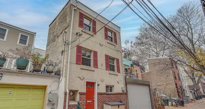 Centrally Located Philadelphia Townhome w/ Patio!