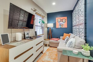 Apartment (1 Bedroom) | Interior - Centrally Located Philadelphia Townhome w/ Patio! (Philadelphia)