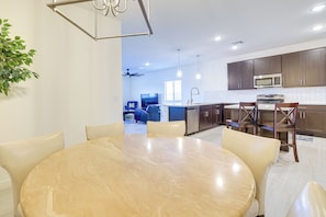 House (5 Bedrooms) | Interior