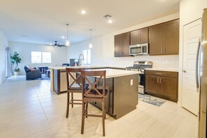 House (5 Bedrooms) | Interior