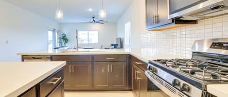 House (5 Bedrooms) | Interior