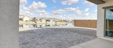 House (5 Bedrooms) | Interior