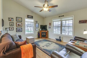 Interior - Charming Shenandoah Retreat w/ Deck & Grill! (Shenandoah)