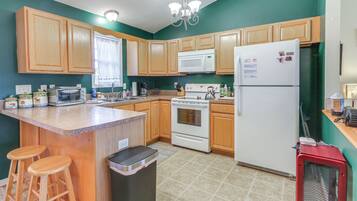 House (3 Bedrooms) | Interior