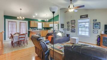 House (3 Bedrooms) | Interior