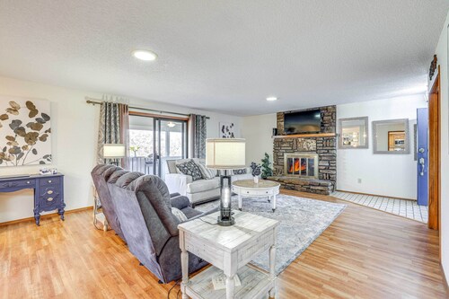 Charming Bella Vista Townhome Near Lake Windsor!