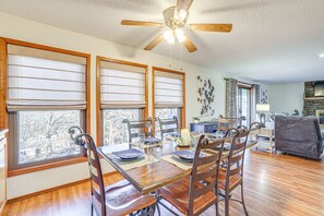 Dining - Charming Bella Vista Townhome Near Lake Windsor! (Bella Vista)