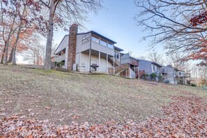 Exterior - Charming Bella Vista Townhome Near Lake Windsor! (Bella Vista)