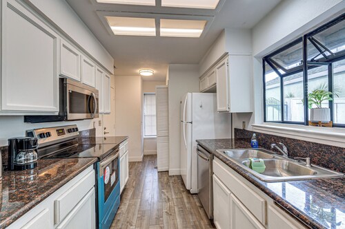 Cozy Antelope Home ~ 14 Mi to Sacramento!