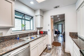 House (2 Bedrooms) | Interior - Cozy Antelope Home ~ 14 Mi to Sacramento! (Antelope)