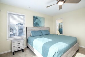 House, 4 Bedrooms - Azure 4 Bedroom Home by RedAwning (Emerald Isle)