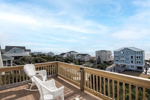 House, 4 Bedrooms | Property grounds - Azure 4 Bedroom Home by RedAwning (Emerald Isle)
