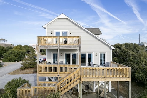 Azure 4 Bedroom Home by RedAwning