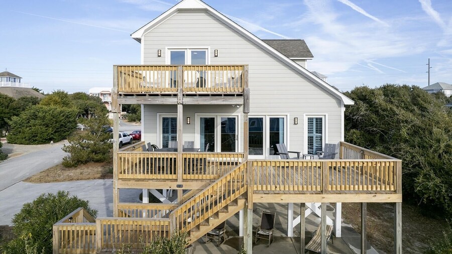 Azure 4 Bedroom Home by RedAwning