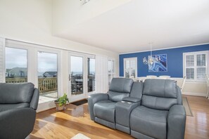 House, 4 Bedrooms | Living area