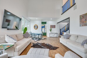 Ferienhaus (3 Bedrooms) | Wohnbereich | Fernseher, Tischtennisplatte