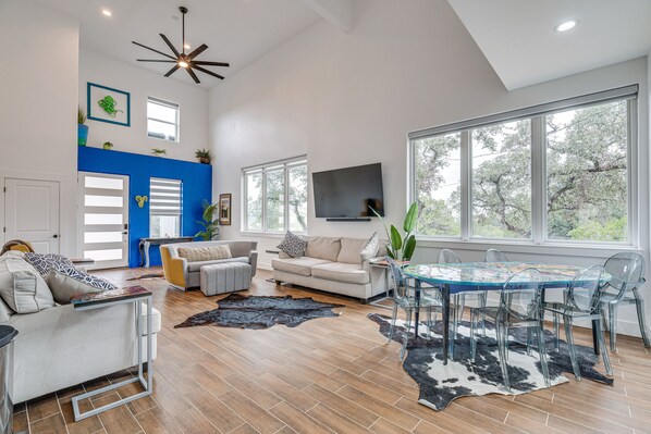 Fernseher, Tischtennisplatte