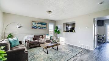 House (5 Bedrooms) | Interior