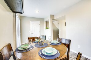 House (5 Bedrooms) | Interior
