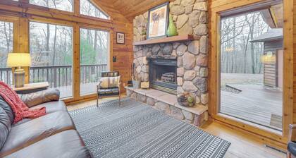 Cozy Wisconsin Cabin w/ Deck, Kayaks & Lake Views!