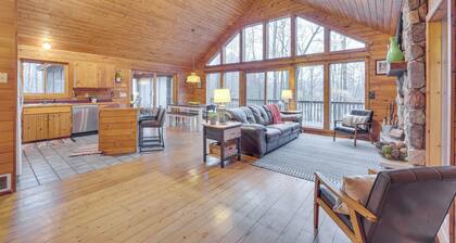 Cozy Wisconsin Cabin w/ Deck, Kayaks & Lake Views!