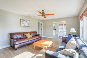 House (3 Bedrooms) | Interior - Newberry Home w/ Deck on 10 Acres! (Newberry)