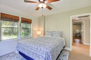 A bedroom with a bed, a ceiling fan, and a window with blinds. - Newberry Home w/ Deck on 10 Acres! (Newberry)