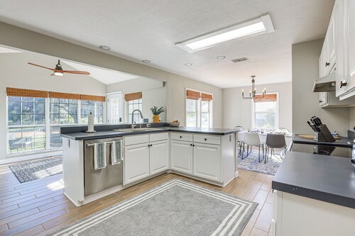 Newberry Home w/ Deck on 10 Acres!