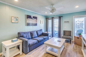 TV - Myrtle Beach Condo w/ Balcony + Ocean Views! (Myrtle Beach)