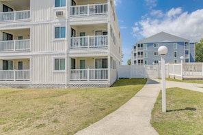Exterior - Myrtle Beach Condo w/ Balcony + Ocean Views! (Myrtle Beach)