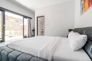 Safe på rommet, individuelt dekorert, individuelt innredet og skrivebord