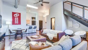 Apartment (3 Bedrooms) | Front of property