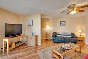 Interior - Beachfront Old Orchard Beach Condo w/ Balcony (Old Orchard Beach)