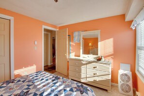 Apartment (2 Bedrooms) | Interior - Beachfront Old Orchard Beach Condo w/ Balcony (Old Orchard Beach)