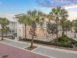 Exterior - Gem! 4 Bikes, Steps to Seacrest Pool, Beach, Town! Pet Friendly! (Seacrest)