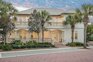 Exterior - Gem! 4 Bikes, Steps to Seacrest Pool, Beach, Town! Pet Friendly! (Seacrest)