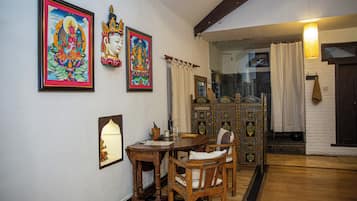 Kamar Mewah | Kamar mandi | Shower, perlengkapan mandi gratis, pengering rambut, dan jubah mandi