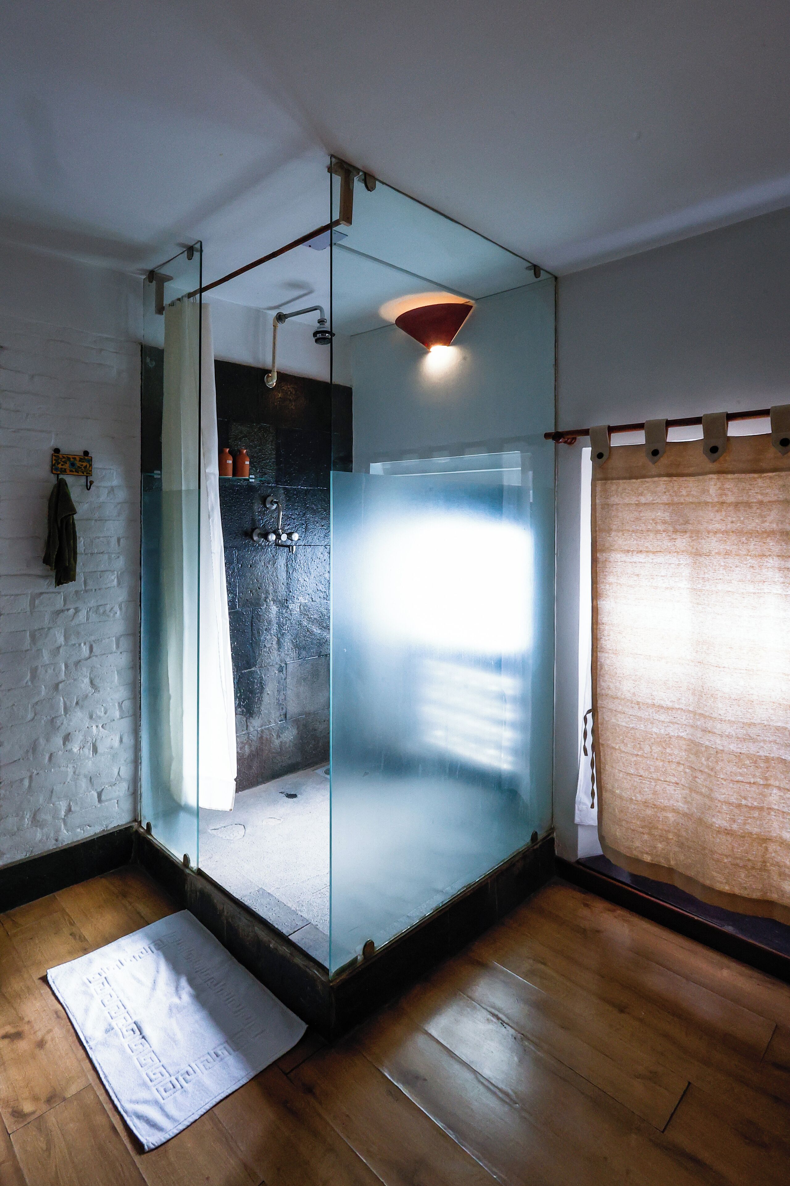 Luxury Single Room, 1 King Bed | Bathroom | Shower, free toiletries, hair dryer, bathrobes
