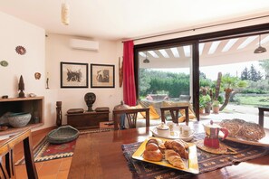 Dining - Villa Menhir with pool garden and tennis (Parabita)