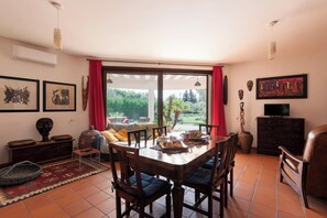 Dining - Villa Menhir with pool garden and tennis (Parabita)