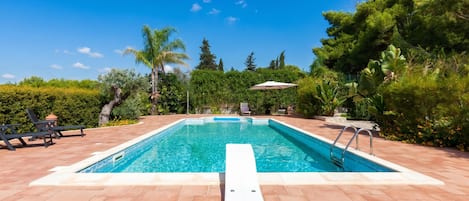 สแตนดาร์ดวิลล่า, หลายห้องนอน, 2 ห้องน้ำ (Villa Menhir with pool garden and) | สระว่ายน้ำ | สระว่ายน้ำกลางแจ้งเปิดตามฤดูกาล