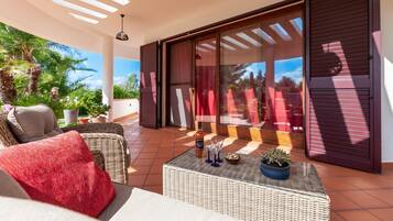 Standard-Villa, Mehrere Schlafzimmer, 2 BĂ€der (Villa Menhir with pool garden and) | Terrasse/Patio