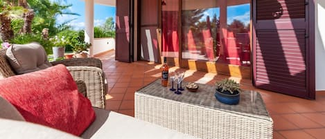 Villa Standard, 5 chambres, 2 salles de bains (Villa Menhir with pool garden and) | Terrasse/patio