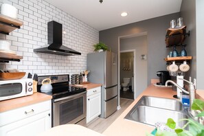 Fridge, microwave, oven, stovetop - Coastal Condo Near Rehoboth Beach and Lewes. Close to bike trails and Outlets. (Rehoboth Beach)