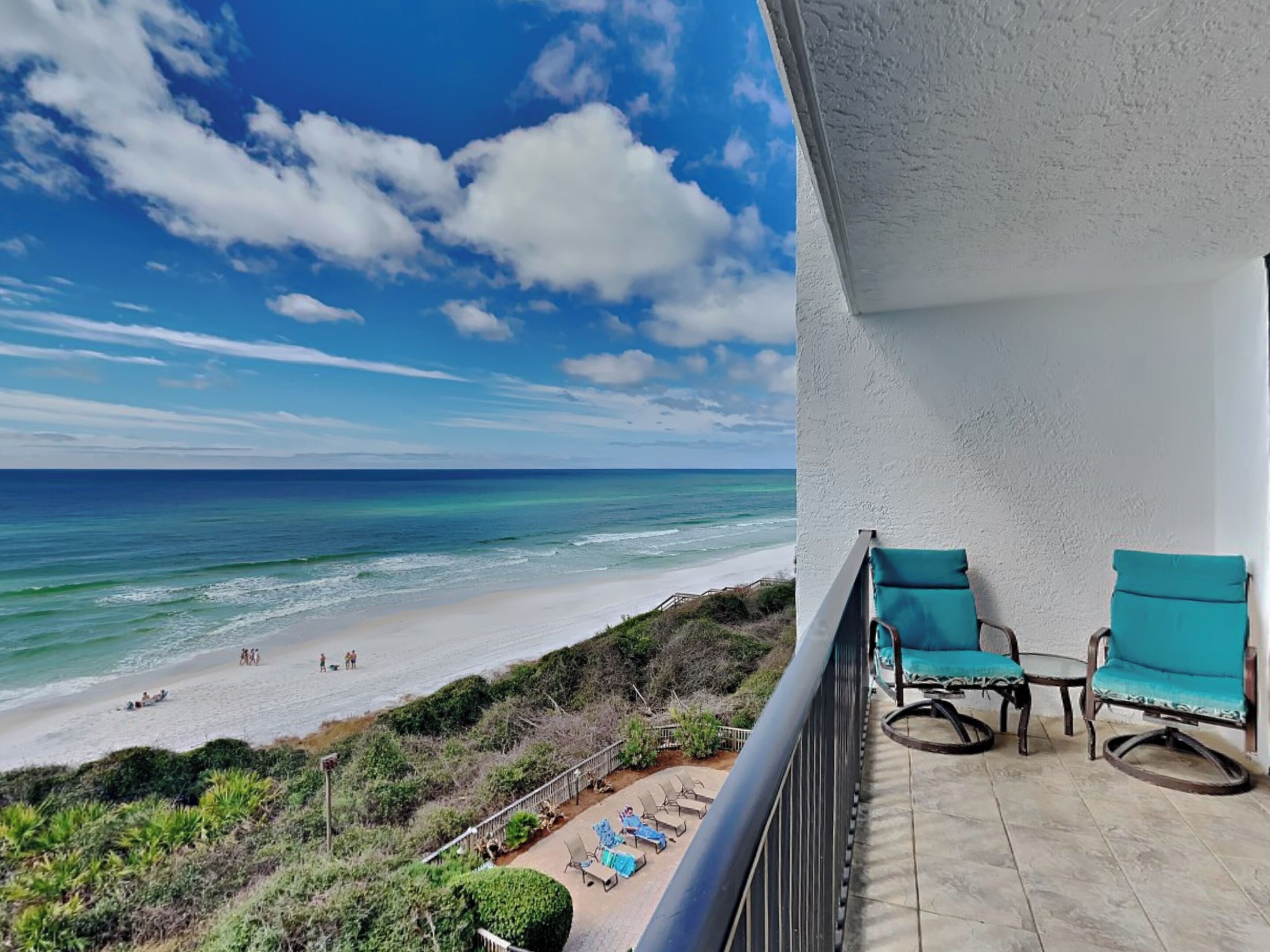 Upscale Gulf Front Condo with Resort Amenities