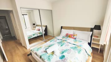 4 bedrooms, iron/ironing board, WiFi, bed sheets