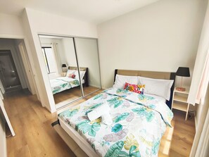 4 bedrooms, iron/ironing board, WiFi, bed sheets