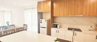 Brand new settled house near shops with Netflix