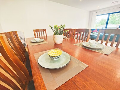 Brand new settled house near shops with Netflix